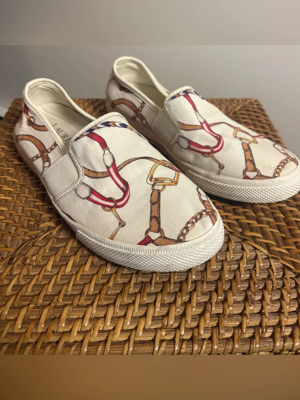 LAUREN Ralph Lauren Jiny White Slip-On Sneakers with Equine Chain Print, size 8 - Picture 2 of 8